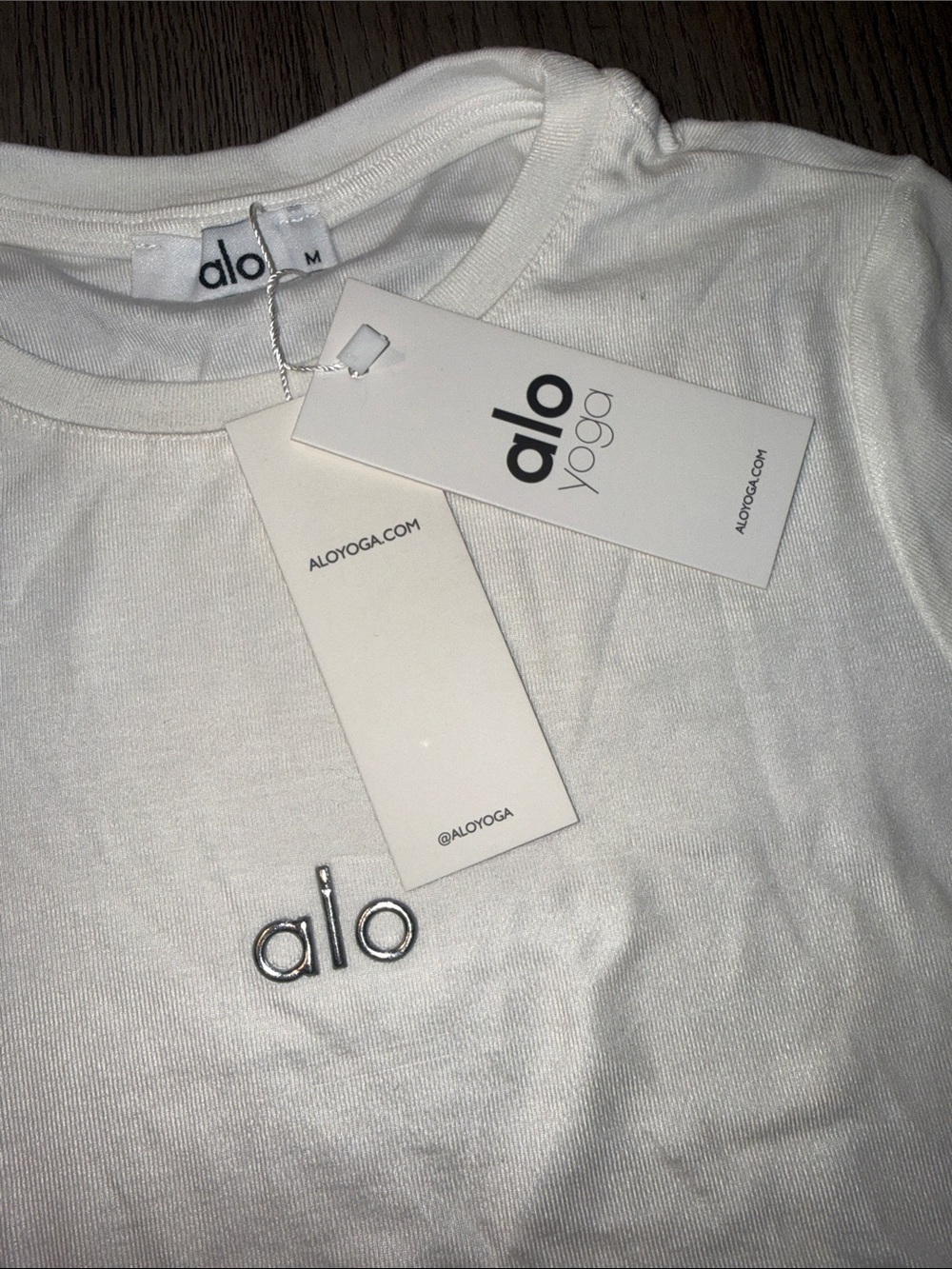 ALO Yoga White Short Sleeve Logo Tee - Picture 3 of 3